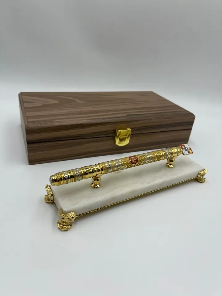 Ручка шариковая на подставке, золото 999